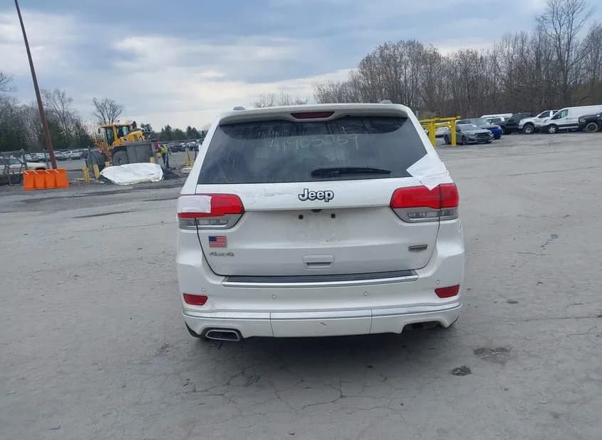 2018 JEEP Grand Cherokee Used VIN 1C4RJFJGXJC104286 – trunk area 2018 JEEP Grand Cherokee Used VIN 1C4RJFJGXJC104286 – trunk area