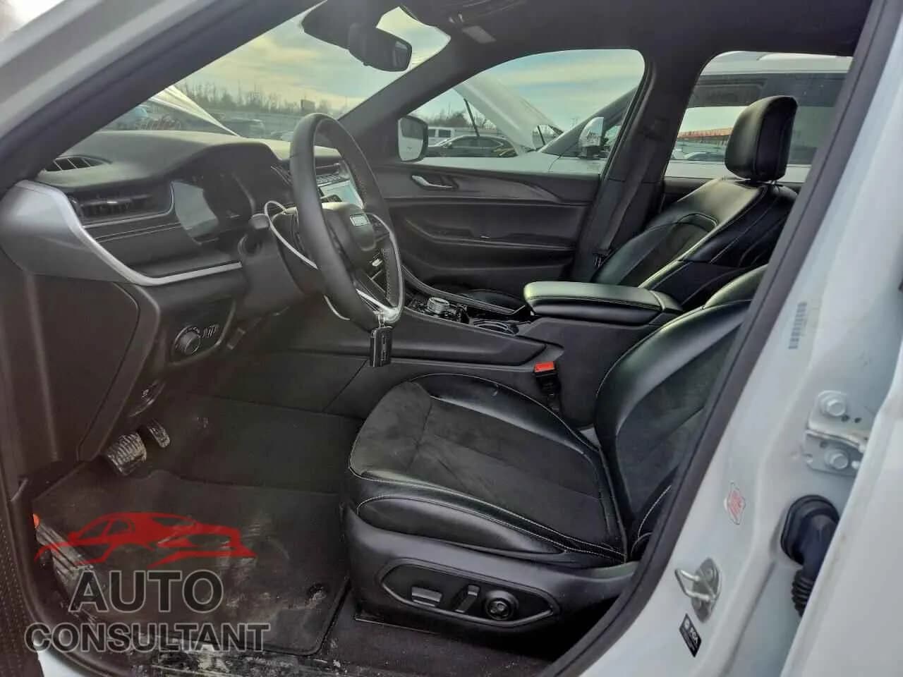 2023 JEEP GRAND CHER Damaged VIN 1C4RJGAG7P8855962 – exterior detail 2023 JEEP GRAND CHER Damaged VIN 1C4RJGAG7P8855962 – exterior detail