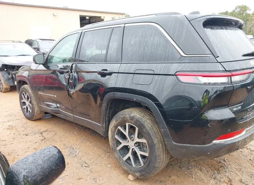 2024 JEEP Grand Cherokee Used VIN 1C4RJHBG9R8946948 – trunk area 2024 JEEP Grand Cherokee Used VIN 1C4RJHBG9R8946948 – trunk area