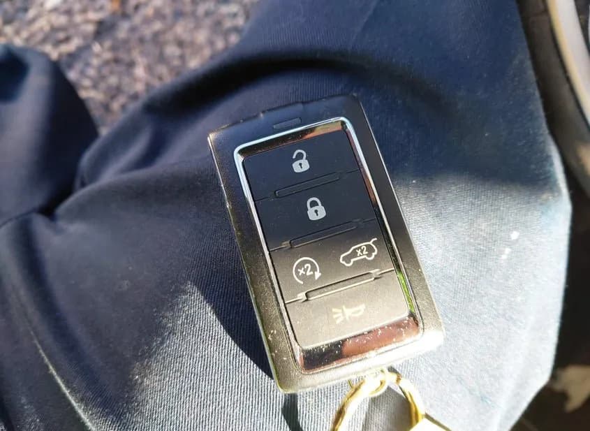 2024 JEEP Grand Cherokee Used VIN 1C4RJHBG9R8946948 – photo 13 2024 JEEP Grand Cherokee Used VIN 1C4RJHBG9R8946948 – photo 13