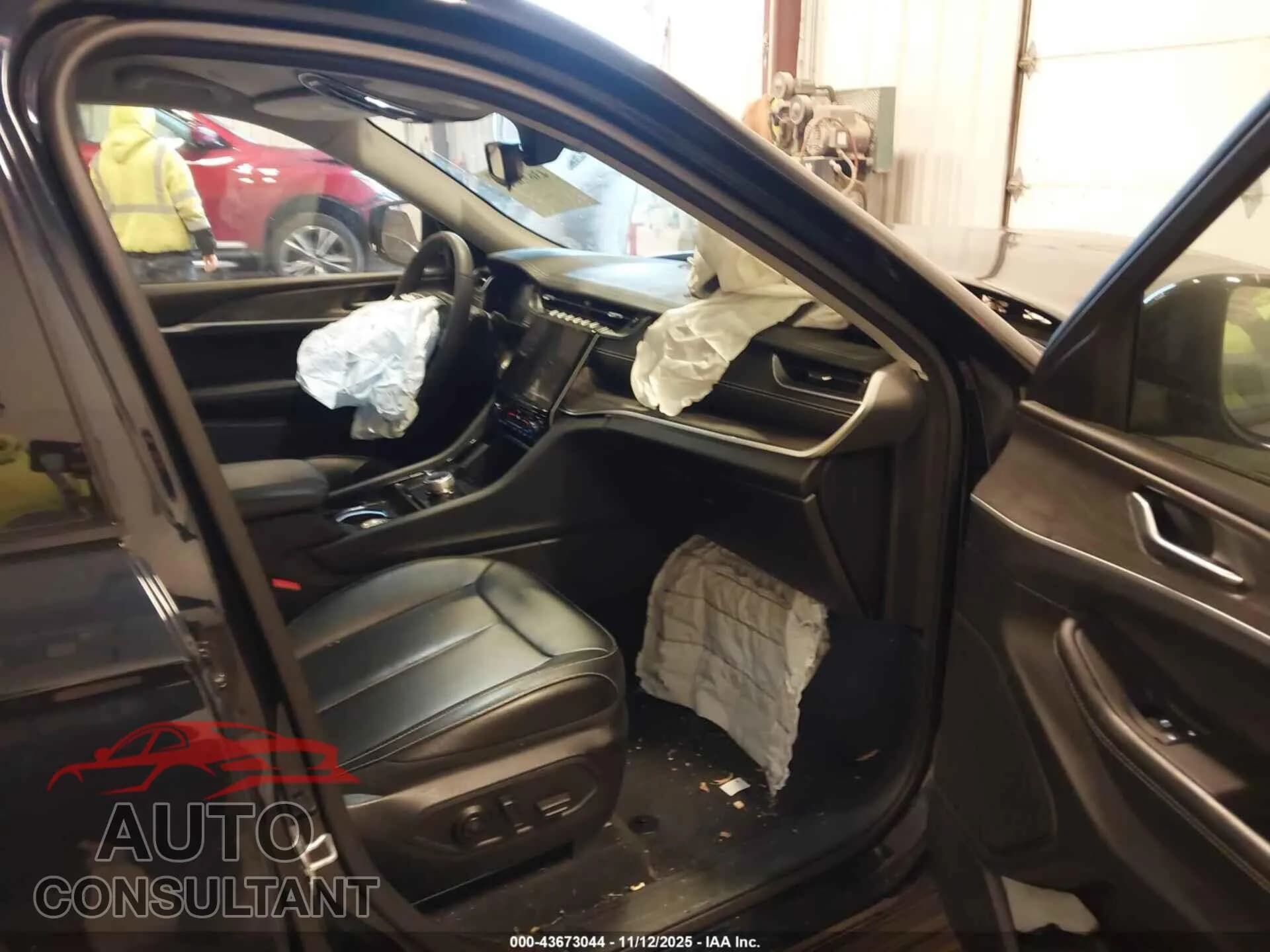 2023 JEEP GRAND CHEROKEE L Damaged VIN 1C4RJKBG2P8849472 – interior seats 2023 JEEP GRAND CHEROKEE L Damaged VIN 1C4RJKBG2P8849472 – interior seats