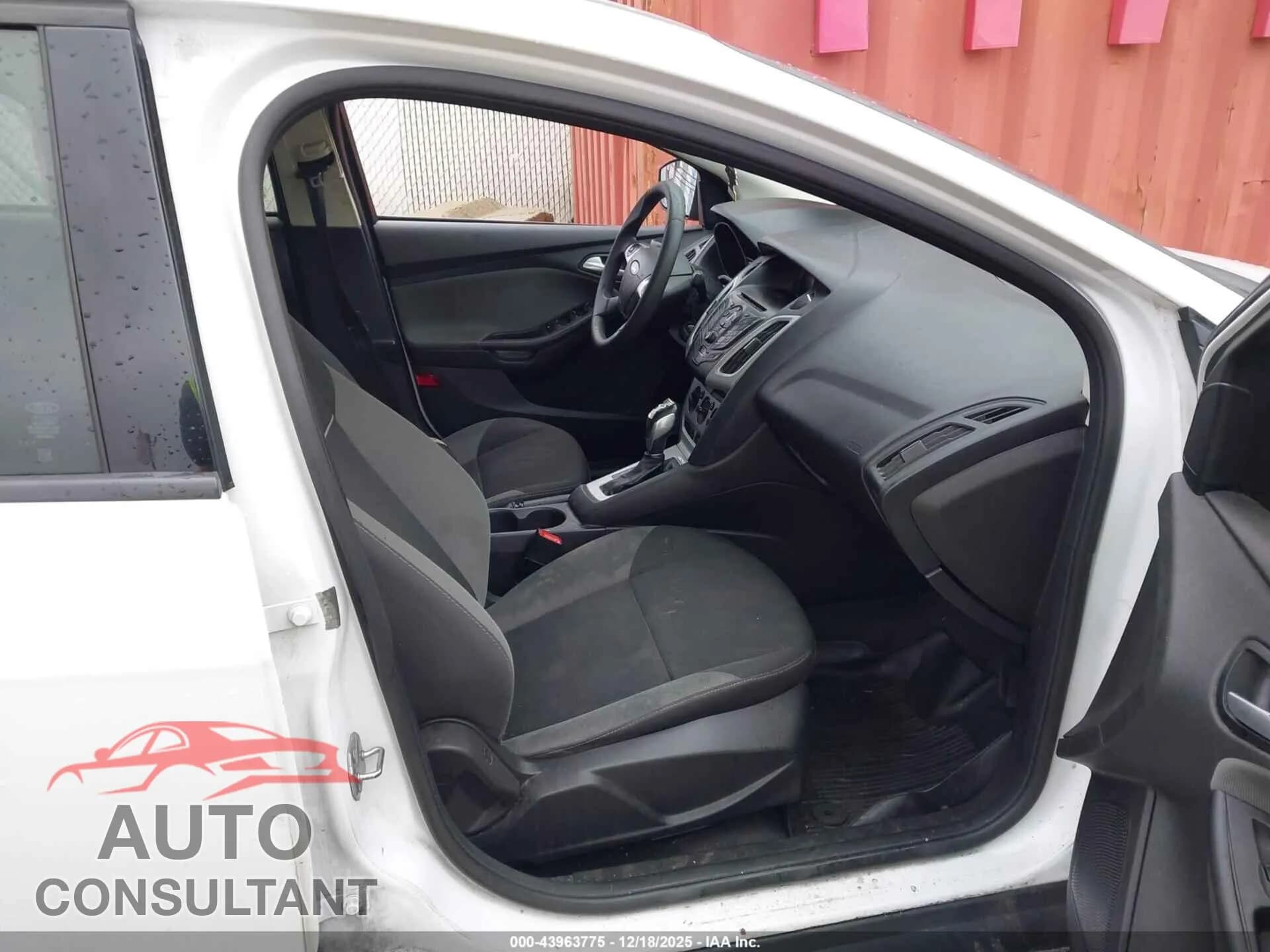 2014 FORD FOCUS Damaged VIN 1FADP3F27EL418185 – interior seats 2014 FORD FOCUS Damaged VIN 1FADP3F27EL418185 – interior seats
