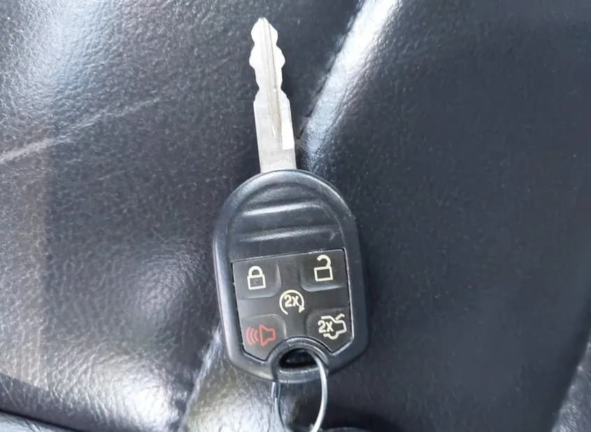 2013 FORD Taurus - VIN 1FAHP2E85DG204904 2013 FORD Taurus VIN 1FAHP2E85DG204904