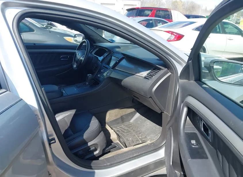 2013 FORD Taurus Used VIN 1FAHP2E85DG204904 – trunk area 2013 FORD Taurus Used VIN 1FAHP2E85DG204904 – trunk area