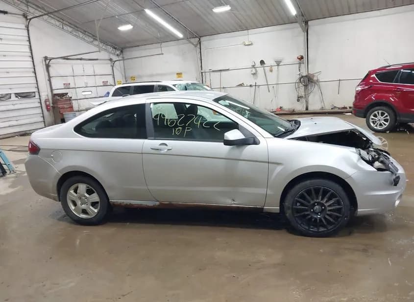 2010 FORD FOCUS Used VIN 1FAHP3DN8AW168835 – trunk area 2010 FORD FOCUS Used VIN 1FAHP3DN8AW168835 – trunk area