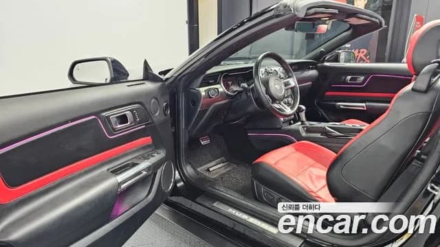 2020 Ford Mustang Convertible Sold VIN 1FATP8UH1L5128896 – interior seats 2020 Ford Mustang Convertible Sold VIN 1FATP8UH1L5128896 – interior seats