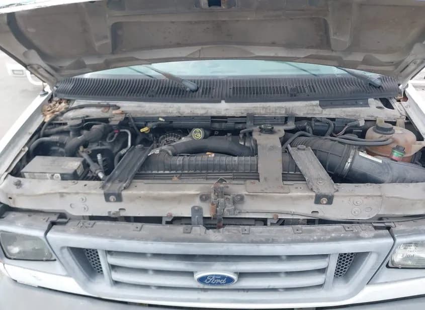 2007 FORD E-450 Used VIN 1FDXE45P47DA08243 – engine bay 2007 FORD E-450 Used VIN 1FDXE45P47DA08243 – engine bay