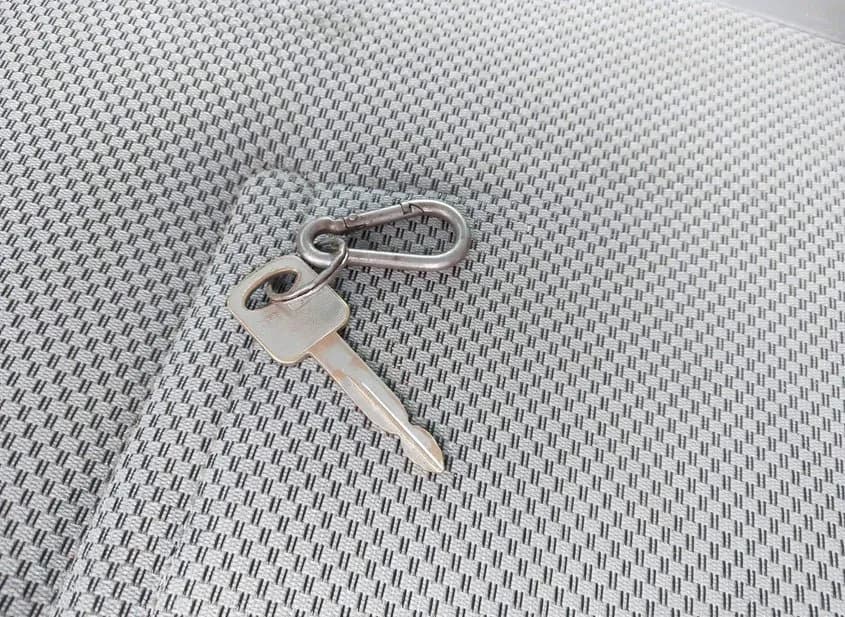 2007 FORD F-450 Used VIN 1FDXF47P17EB32149 – trunk area 2007 FORD F-450 Used VIN 1FDXF47P17EB32149 – trunk area