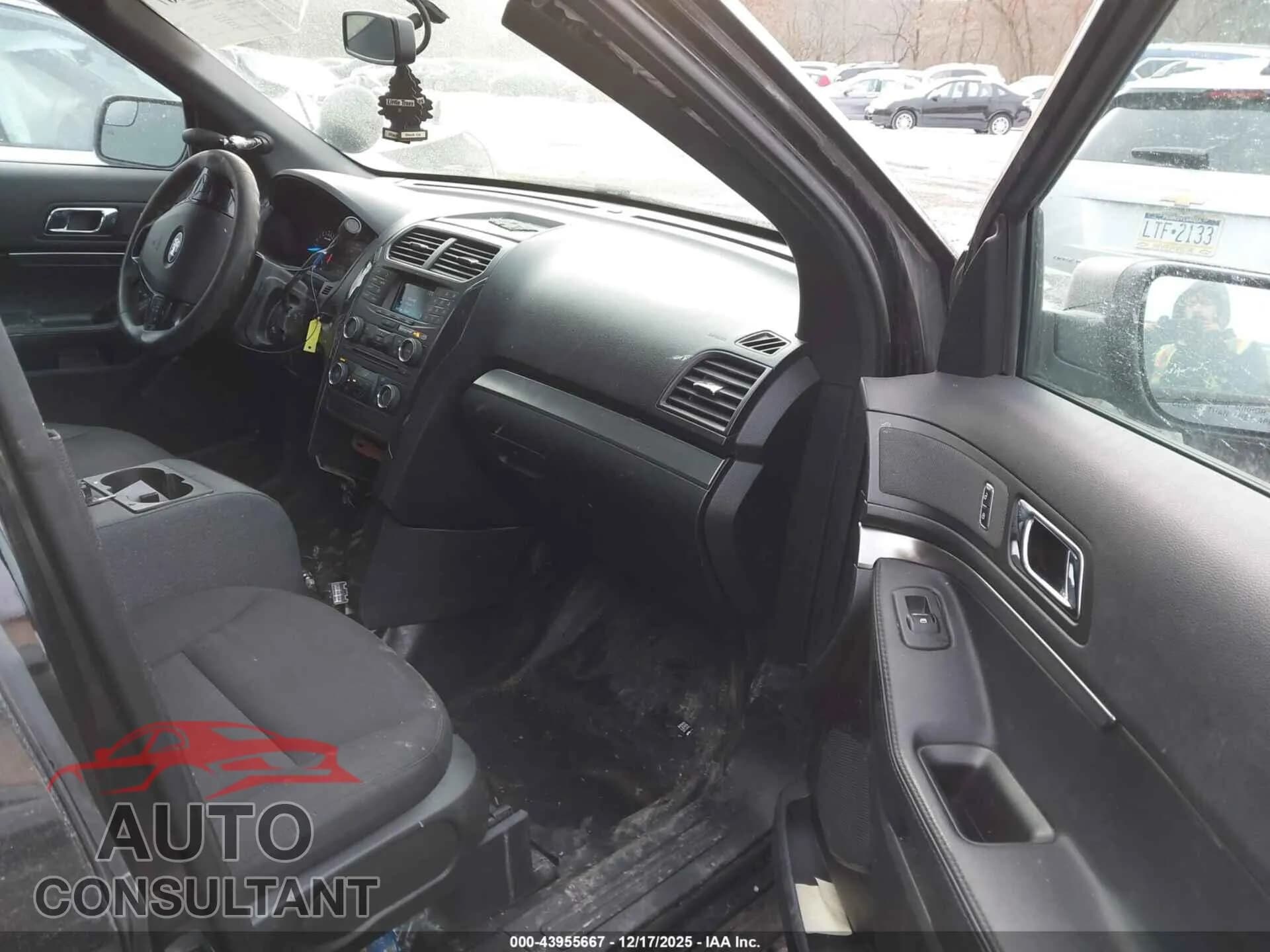 2018 FORD POLICE INTERCEPTOR UTILITY Damaged VIN 1FM5K8ARXJGC42889 – interior seats 2018 FORD POLICE INTERCEPTOR UTILITY Damaged VIN 1FM5K8ARXJGC42889 – interior seats