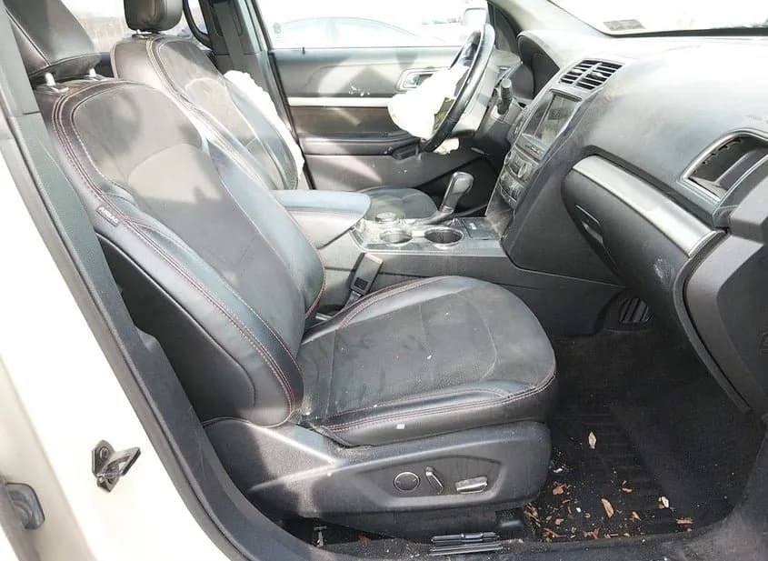 2018 FORD Explorer Used VIN 1FM5K8D85JGB02932 – trunk area 2018 FORD Explorer Used VIN 1FM5K8D85JGB02932 – trunk area