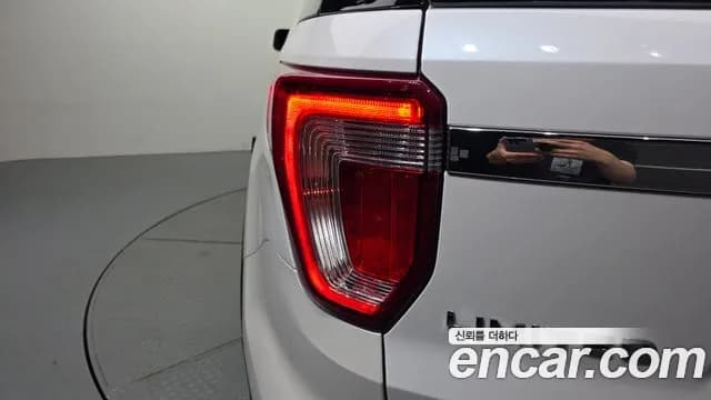 2017 Ford Explorer 3.5 Limited 4WD Sold VIN 1FM5K8F81HGD71033 – photo 26 2017 Ford Explorer 3.5 Limited 4WD Sold VIN 1FM5K8F81HGD71033 – photo 26