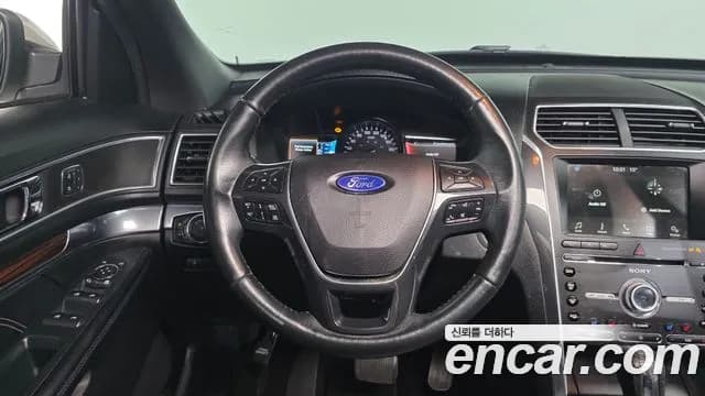 2017 Ford Explorer 3.5 Limited 4WD Sold VIN 1FM5K8F85HGD32283 – interior seats 2017 Ford Explorer 3.5 Limited 4WD Sold VIN 1FM5K8F85HGD32283 – interior seats
