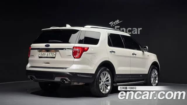 2019 Ford Explorer 2.3 Limited 4WD Sold VIN 1FM5K8FH0KGA74679 – interior seats 2019 Ford Explorer 2.3 Limited 4WD Sold VIN 1FM5K8FH0KGA74679 – interior seats