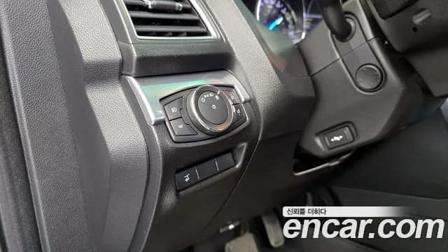 2017 Ford Explorer 2.3 Limited 4WD Sold VIN 1FM5K8FH2HGB48242 – interior seats 2017 Ford Explorer 2.3 Limited 4WD Sold VIN 1FM5K8FH2HGB48242 – interior seats