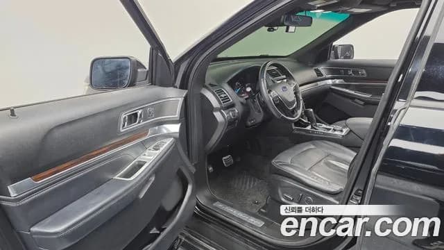 2017 Ford Explorer 2.3 Limited 4WD Sold VIN 1FM5K8FH3HGB74767 – interior seats 2017 Ford Explorer 2.3 Limited 4WD Sold VIN 1FM5K8FH3HGB74767 – interior seats