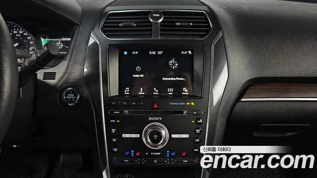 2017 Ford Explorer 2.3 Limited 4WD Sold VIN 1FM5K8FH3HGD70594 – trunk area 2017 Ford Explorer 2.3 Limited 4WD Sold VIN 1FM5K8FH3HGD70594 – trunk area