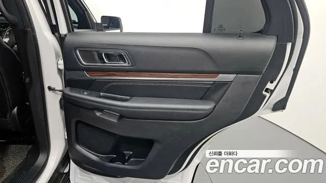 2018 Ford Explorer 2.3 Limited 4WD Sold VIN 1FM5K8FH7JGC88356 – interior seats 2018 Ford Explorer 2.3 Limited 4WD Sold VIN 1FM5K8FH7JGC88356 – interior seats