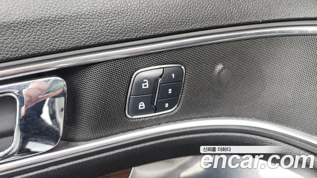 2018 Ford Explorer 2.3 Limited 4WD Sold VIN 1FM5K8FH9JGB23442 – trunk area 2018 Ford Explorer 2.3 Limited 4WD Sold VIN 1FM5K8FH9JGB23442 – trunk area