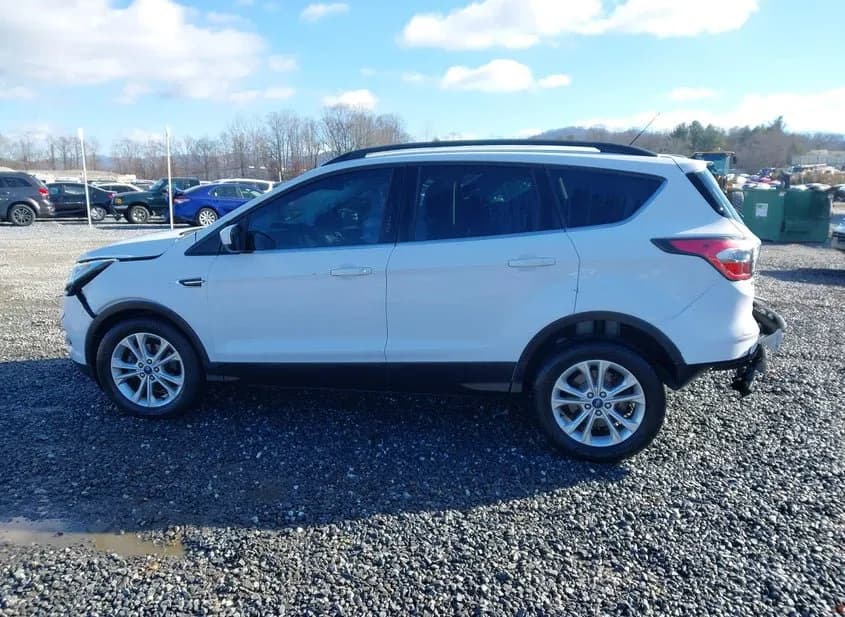 2017 FORD Escape Used VIN 1FMCU0GD2HUB50959 – engine bay 2017 FORD Escape Used VIN 1FMCU0GD2HUB50959 – engine bay