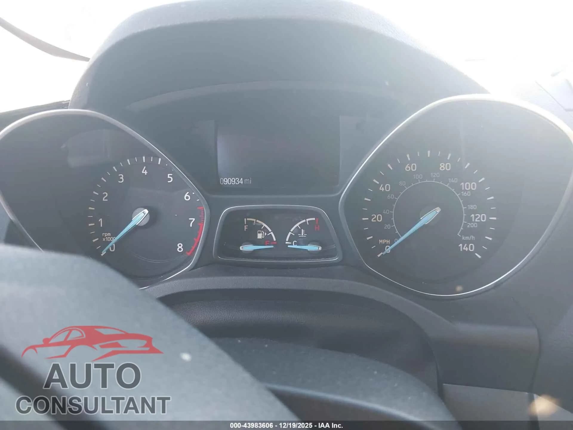 2017 FORD ESCAPE Damaged VIN 1FMCU0GD5HUA75092 – exterior detail 2017 FORD ESCAPE Damaged VIN 1FMCU0GD5HUA75092 – exterior detail