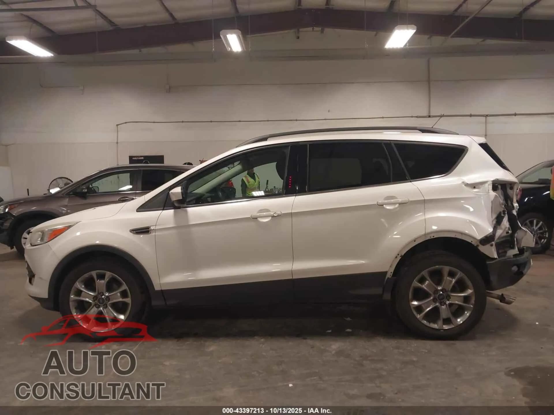 2014 FORD ESCAPE Damaged VIN 1FMCU0GX8EUB70705 – photo 15 2014 FORD ESCAPE Damaged VIN 1FMCU0GX8EUB70705 – photo 15