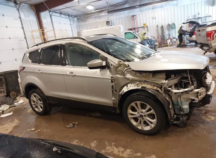 2017 FORD Escape Used VIN 1FMCU9G99HUE46304 – front exterior 2017 FORD Escape Used VIN 1FMCU9G99HUE46304 – front exterior