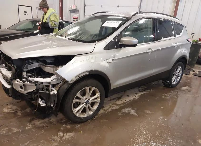 2017 FORD Escape Used VIN 1FMCU9G99HUE46304 – engine bay 2017 FORD Escape Used VIN 1FMCU9G99HUE46304 – engine bay