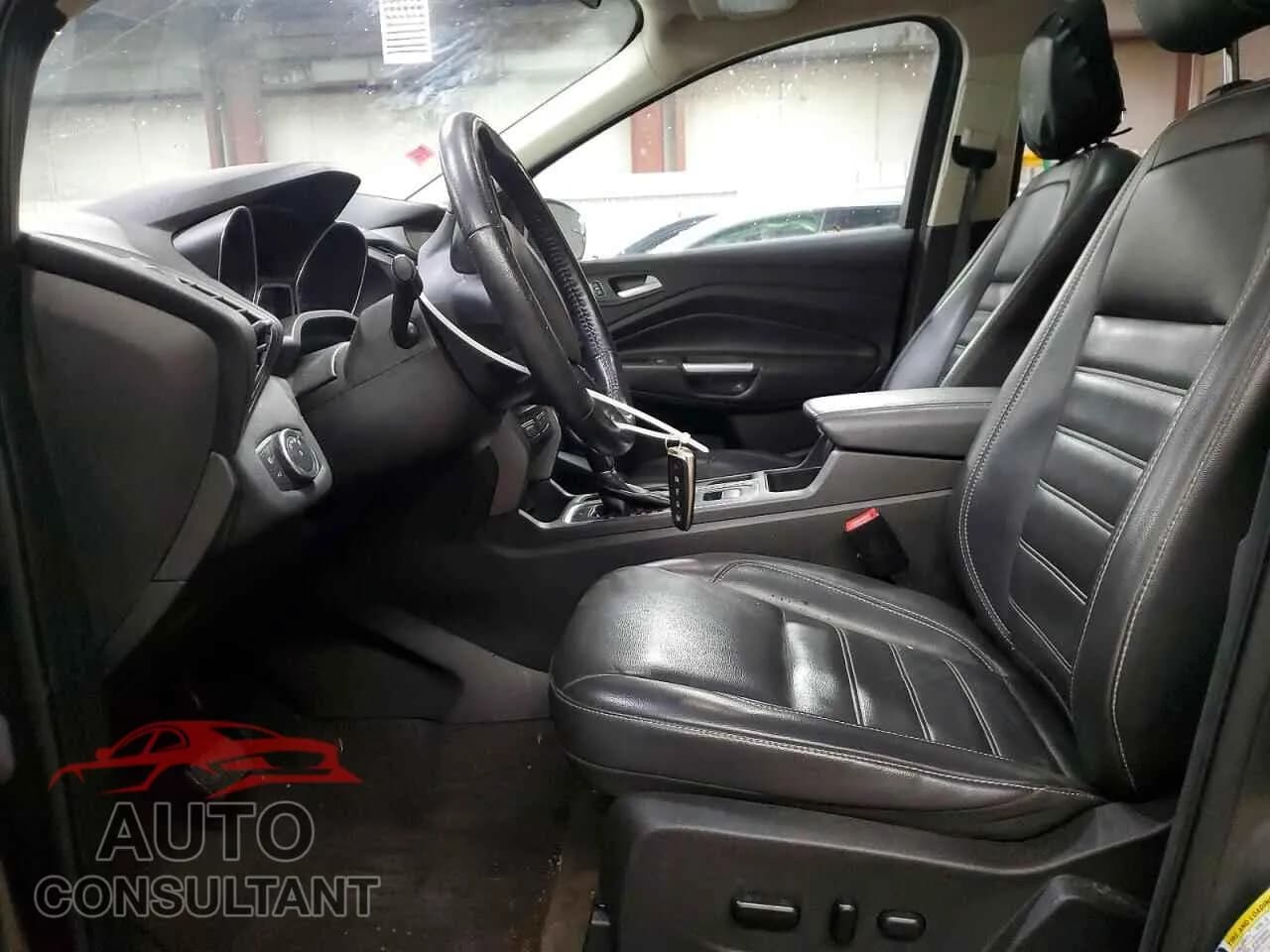 2019 FORD ESCAPE Damaged VIN 1FMCU9HD0KUB22149 – exterior detail 2019 FORD ESCAPE Damaged VIN 1FMCU9HD0KUB22149 – exterior detail