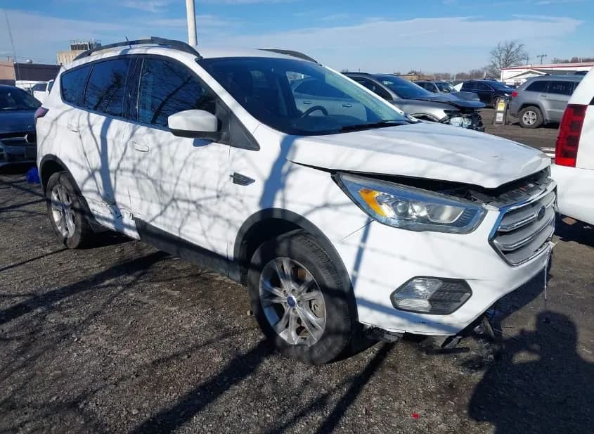 2018 FORD Escape Used VIN 1FMCU9HDXJUB40169 – trunk area 2018 FORD Escape Used VIN 1FMCU9HDXJUB40169 – trunk area