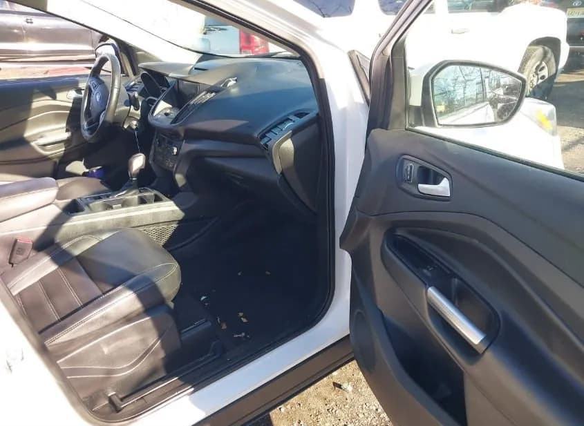 2018 FORD Escape Used VIN 1FMCU9HDXJUB40169 – front exterior 2018 FORD Escape Used VIN 1FMCU9HDXJUB40169 – front exterior