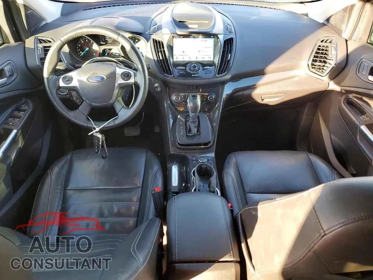 2016 FORD ESCAPE Damaged VIN 1FMCU9J90GUA44954 – undercarriage 2016 FORD ESCAPE Damaged VIN 1FMCU9J90GUA44954 – undercarriage