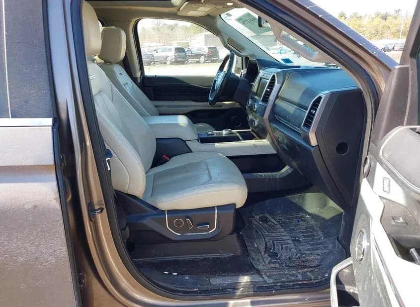 2018 FORD Expedition MAX Used VIN 1FMJK1MT8JEA05567 – rear exterior 2018 FORD Expedition MAX Used VIN 1FMJK1MT8JEA05567 – rear exterior