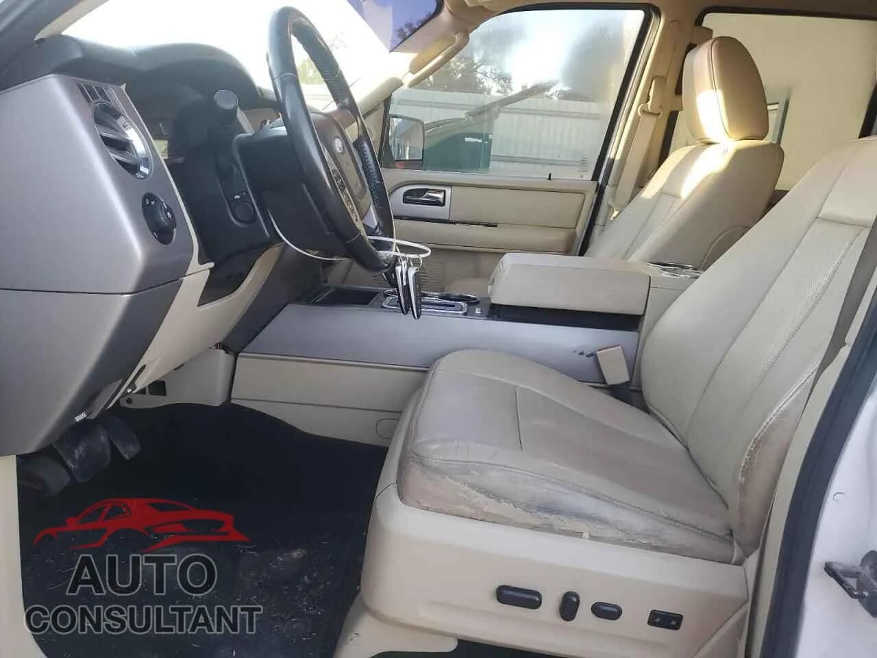 2017 FORD EXPEDITION Damaged VIN 1FMJK2AT2HEA32980 – exterior detail 2017 FORD EXPEDITION Damaged VIN 1FMJK2AT2HEA32980 – exterior detail