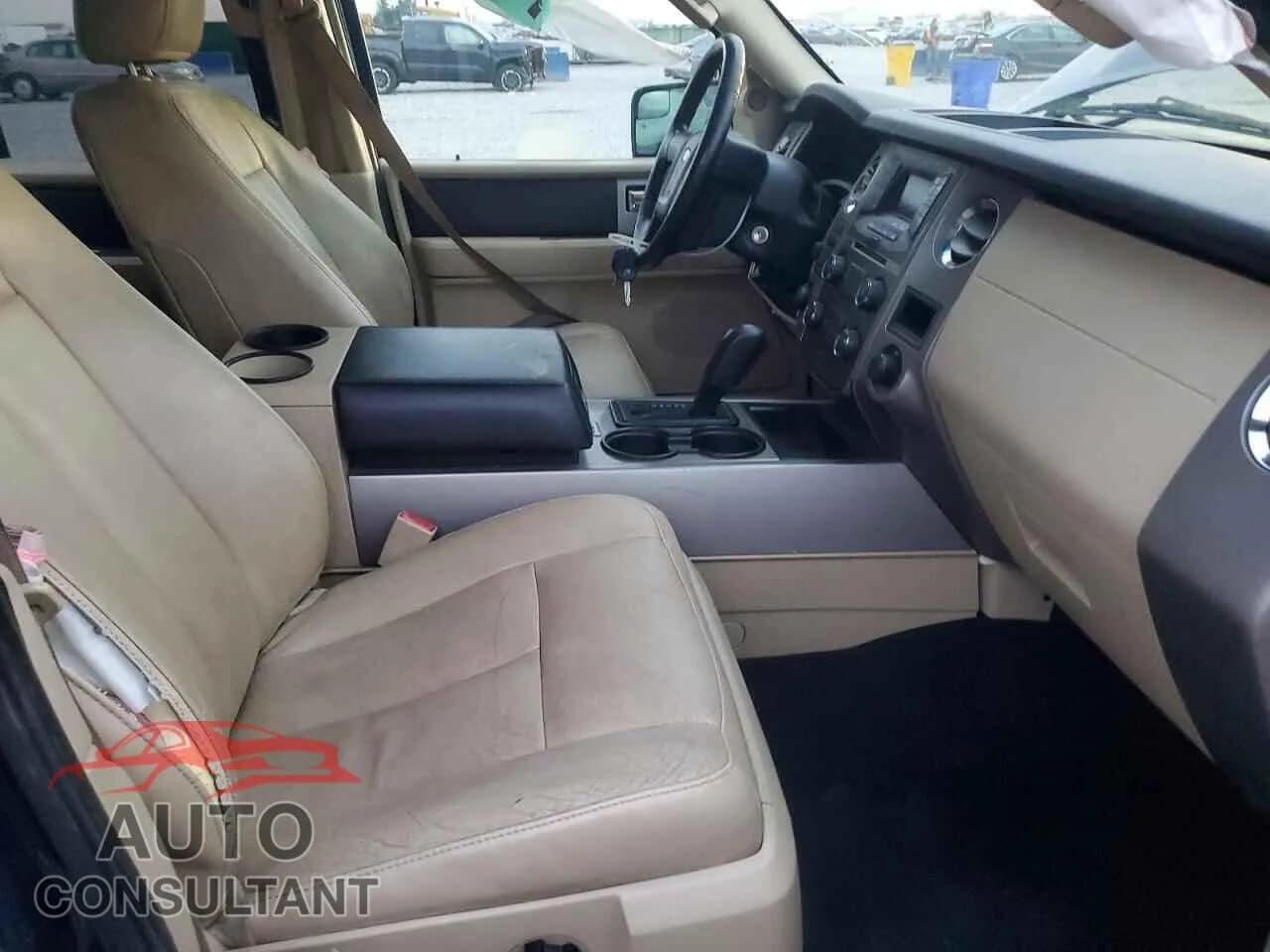 2015 FORD EXPEDITION Damaged VIN 1FMJU1JTXFEF02643 – exterior detail 2015 FORD EXPEDITION Damaged VIN 1FMJU1JTXFEF02643 – exterior detail