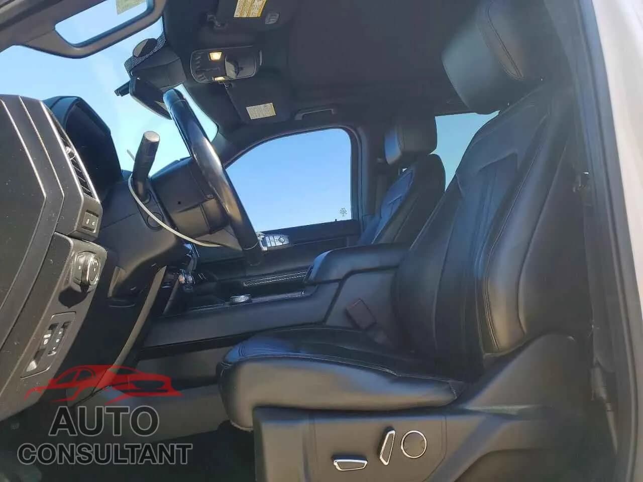 2018 FORD EXPEDITION Damaged VIN 1FMJU1KT5JEA02218 – exterior detail 2018 FORD EXPEDITION Damaged VIN 1FMJU1KT5JEA02218 – exterior detail