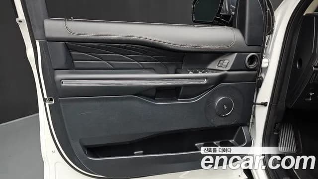 2021 Ford Expedition Platinum 4WD Sold VIN 1FMJU1MT2MEA07099 – exterior detail 2021 Ford Expedition Platinum 4WD Sold VIN 1FMJU1MT2MEA07099 – exterior detail