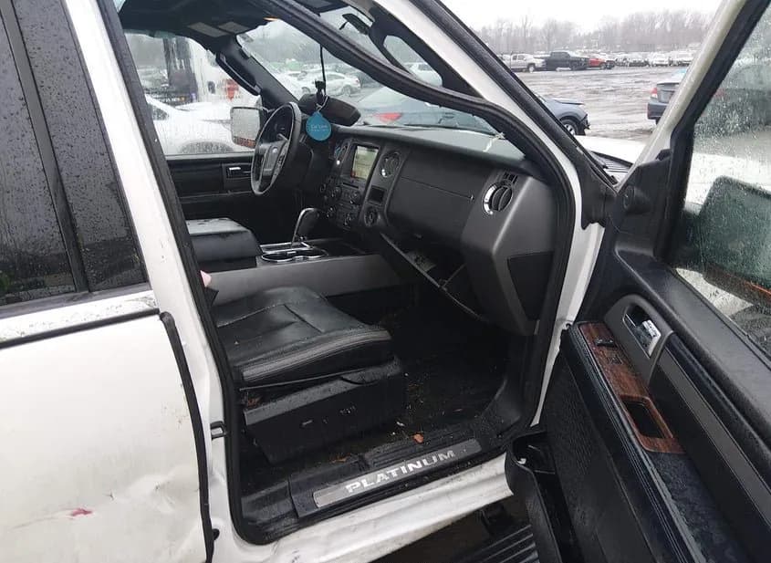 2017 FORD Expedition Used VIN 1FMJU1MT5HEA76293 – front exterior 2017 FORD Expedition Used VIN 1FMJU1MT5HEA76293 – front exterior