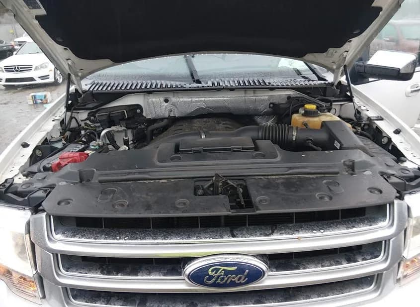 2017 FORD Expedition Used VIN 1FMJU1MT5HEA76293 – trunk area 2017 FORD Expedition Used VIN 1FMJU1MT5HEA76293 – trunk area