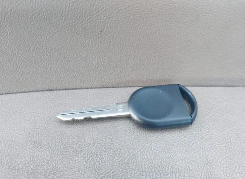 2002 FORD Explorer Sport Trac Used VIN 1FMZU67E22UA97001 – interior seats 2002 FORD Explorer Sport Trac Used VIN 1FMZU67E22UA97001 – interior seats