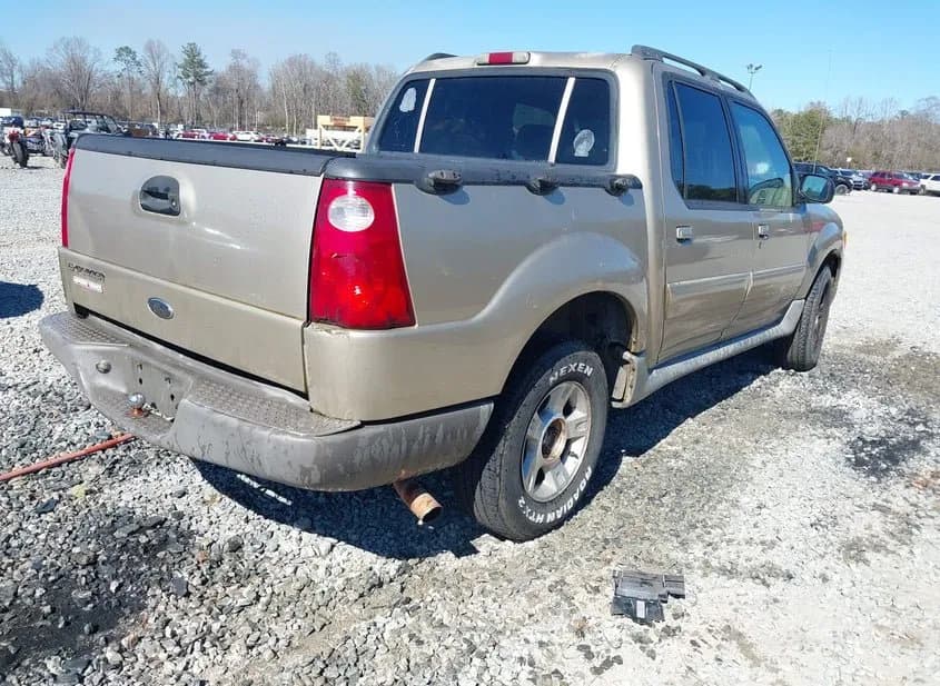 2002 FORD Explorer Sport Trac Used VIN 1FMZU67E22UA97001 – engine bay 2002 FORD Explorer Sport Trac Used VIN 1FMZU67E22UA97001 – engine bay