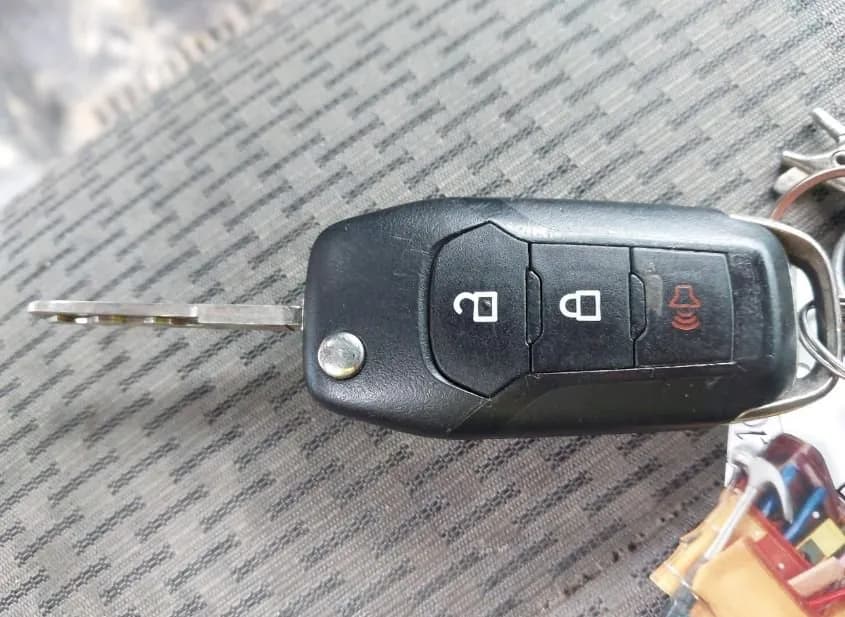 2017 FORD F-250 Used VIN 1FT7W2BT0HEE76053 – trunk area 2017 FORD F-250 Used VIN 1FT7W2BT0HEE76053 – trunk area