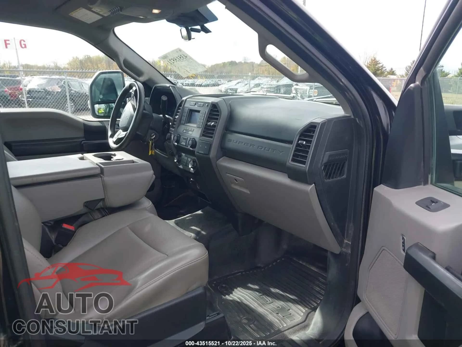 2020 FORD F-350 Damaged VIN 1FT8W3B62LEE70073 – exterior detail 2020 FORD F-350 Damaged VIN 1FT8W3B62LEE70073 – exterior detail