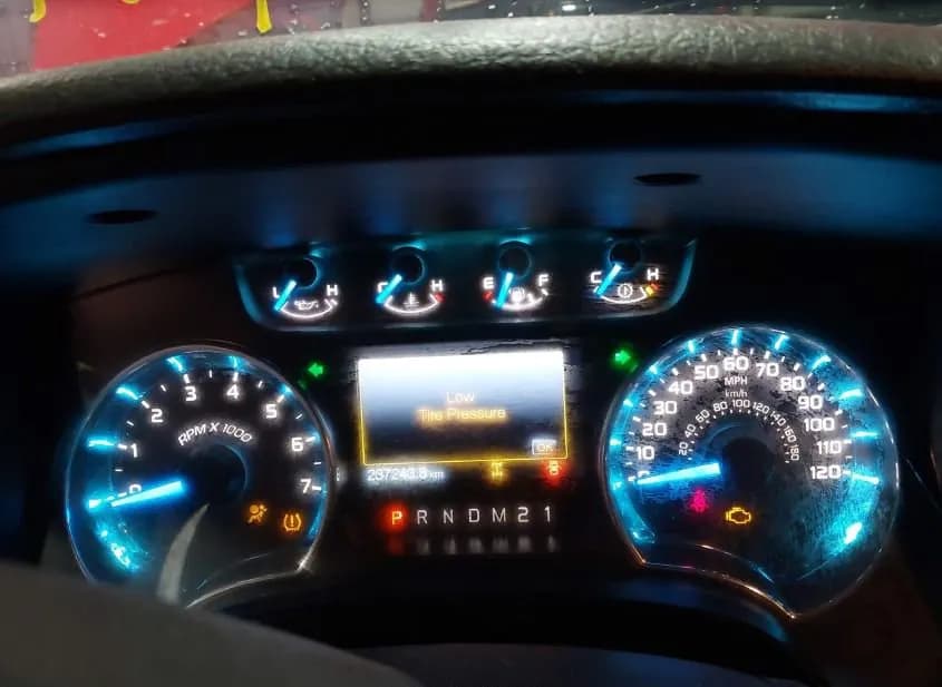 2013 FORD F-150 Used VIN 1FTFW1ET4DFD51143 – engine bay 2013 FORD F-150 Used VIN 1FTFW1ET4DFD51143 – engine bay