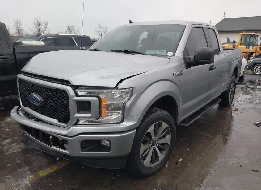 2020 FORD F-150 Used VIN 1FTFX1E43LFC02162 – trunk area 2020 FORD F-150 Used VIN 1FTFX1E43LFC02162 – trunk area