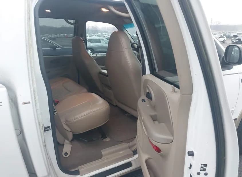 2001 FORD F-150 Used VIN 1FTRW08L81KE30191 – interior seats 2001 FORD F-150 Used VIN 1FTRW08L81KE30191 – interior seats