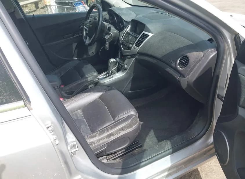 2015 CHEVROLET Cruze Used VIN 1G1P75SZ1F7262718 – trunk area 2015 CHEVROLET Cruze Used VIN 1G1P75SZ1F7262718 – trunk area