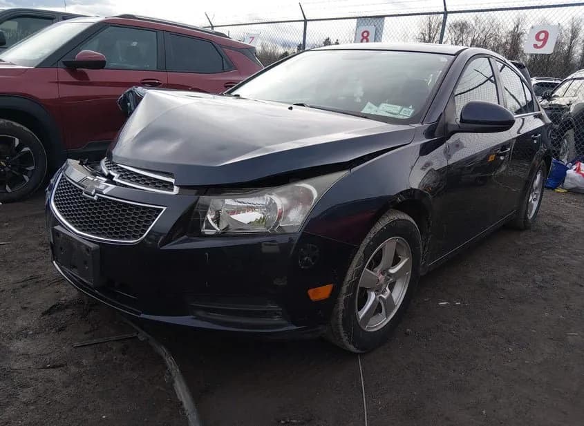 2014 CHEVROLET Cruze Used VIN 1G1PC5SB4E7198056 – trunk area 2014 CHEVROLET Cruze Used VIN 1G1PC5SB4E7198056 – trunk area