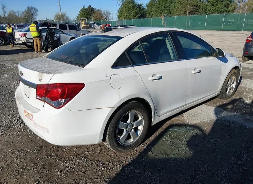 2016 CHEVROLET Cruze Limited Used VIN 1G1PE5SB3G7230315 – engine bay 2016 CHEVROLET Cruze Limited Used VIN 1G1PE5SB3G7230315 – engine bay