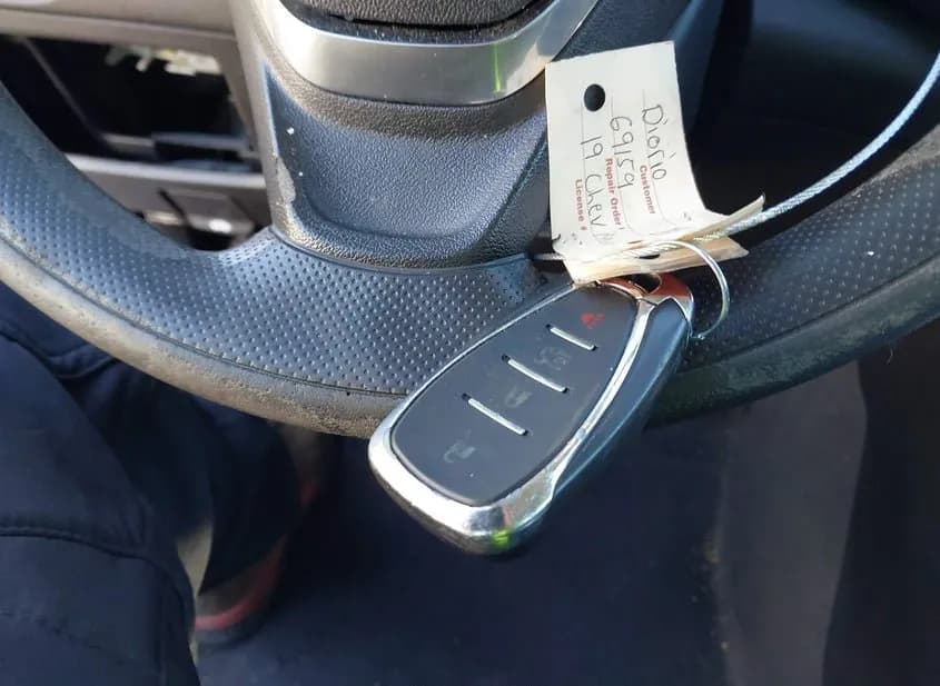 2019 CHEVROLET Malibu Used VIN 1G1ZD5ST7KF163284 – photo 12 2019 CHEVROLET Malibu Used VIN 1G1ZD5ST7KF163284 – photo 12