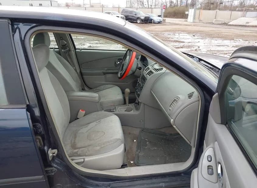 2005 CHEVROLET MALIBU Used VIN 1G1ZS52FX5F289238 – trunk area 2005 CHEVROLET MALIBU Used VIN 1G1ZS52FX5F289238 – trunk area